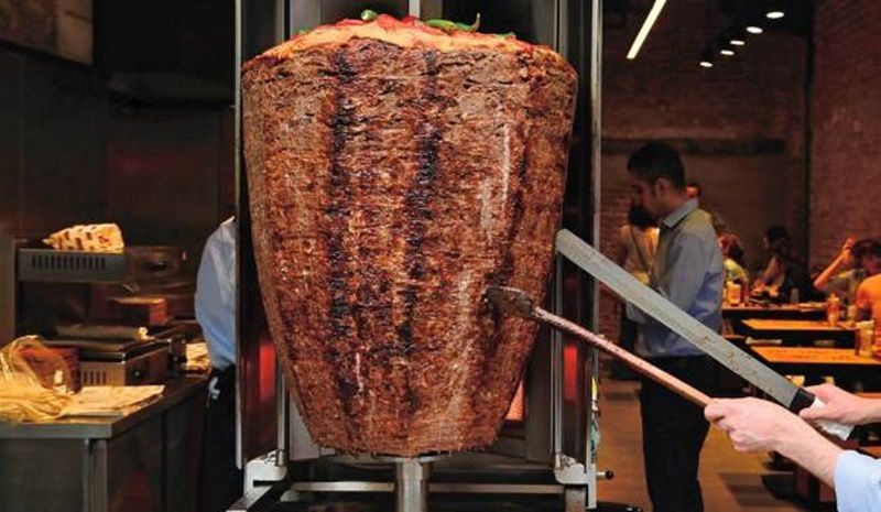 Yaşlı Bir Baba ve Yaprak Döner