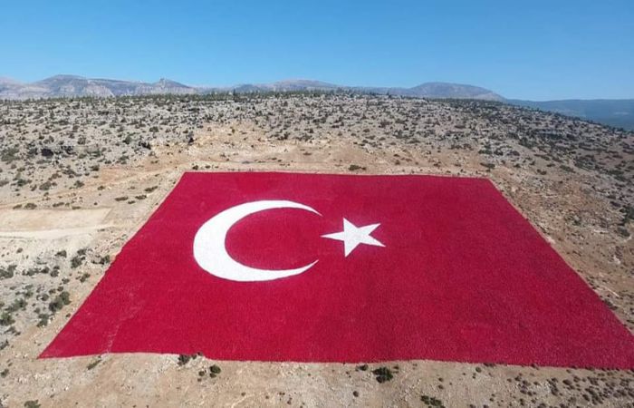 En Büyük Türk Bayrağının Boyanma Çalışması Tamamlandı