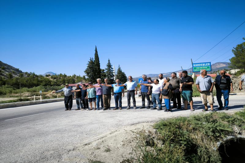 Yeşilyurt mahalle sakinleri kavşağın açılmasını istiyor!