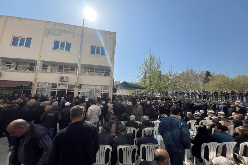 CHP’de ön seçim! Sandıklar önünde uzun kuyruklar oluştu