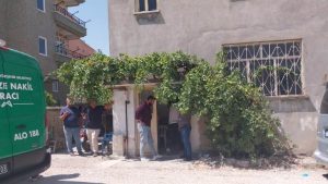 MUT’TA ANNESİNİ BIÇAKLAYARAK ÖLDÜRDÜ