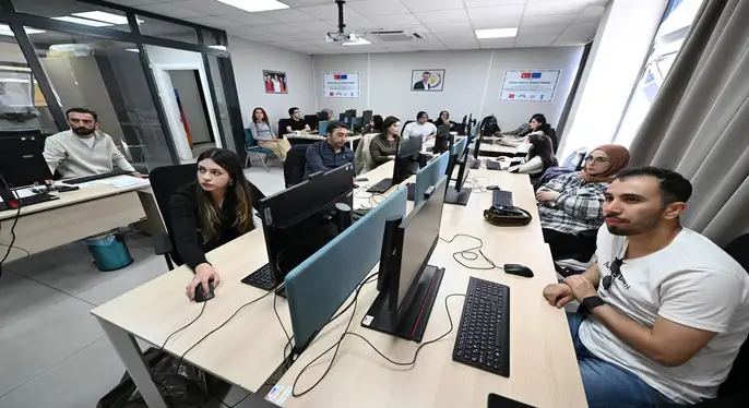 Gençlere Yapay Zeka ve Veri Analizi Eğitimi