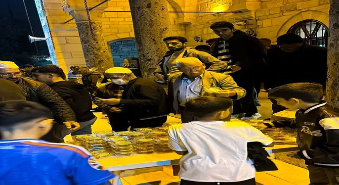 Mersin Büyükşehir’den Kadir Gecesi’nde Lokma İkramı