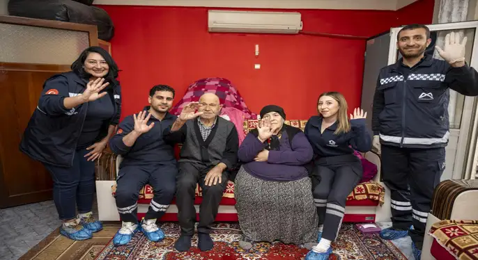 Yaş Almış Yurttaşların Bayram Sevinci