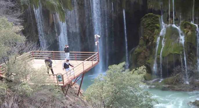 Mut’un saklı cenneti Yerköprü Şelalesi ziyaretçileri hayran bırakıyor