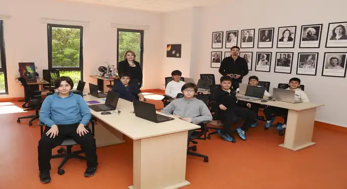 Çocuklara Teknolojiyi Doğru Şekilde Kullanma Öğretiliyor