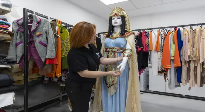 Kostümler Usta Ellerde Hayat Buluyor