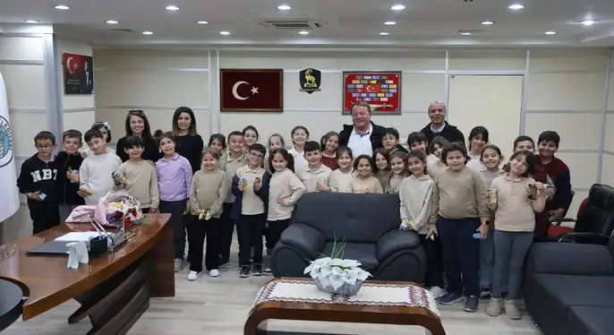 ÖĞRENCİLER DERS İÇİN BELEDİYEDE