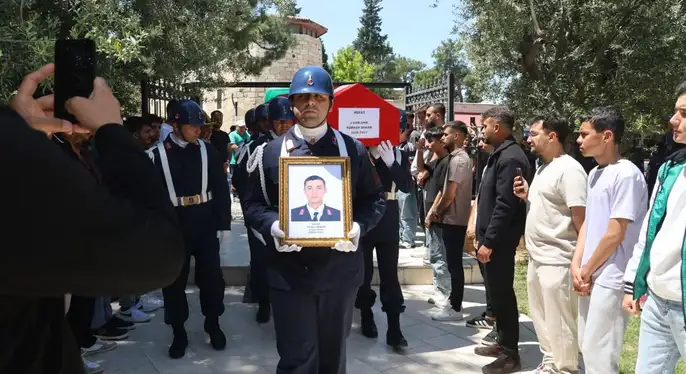 Uzman Onbaşı Türker Bekar toprağa verildi