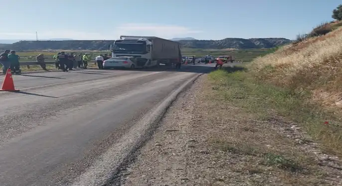 Mut’ta otomobille tır kafa kafaya çarpıştı: 2 ölü
