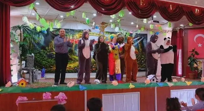 Tiyatro Muallim İyiliğin Gücü’nü Sahneledi