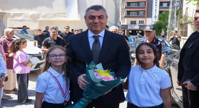 MUT’TA ÖĞRENCİLERİN KARNE SEVİNCİ