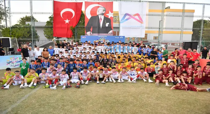 Büyükşehir’in Futbol Şenliği’nde Kupalar Sahiplerini Buldu