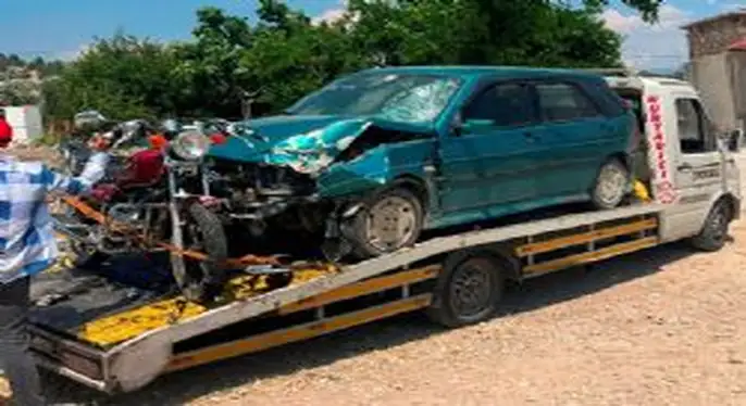 Mut’ta motosiklet otomobille çarpıştı: 1 yaralı