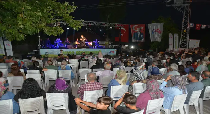 Büyükşehir’in Sanatçıları Yayladan Sahile Mersin’in Her Yerinde
