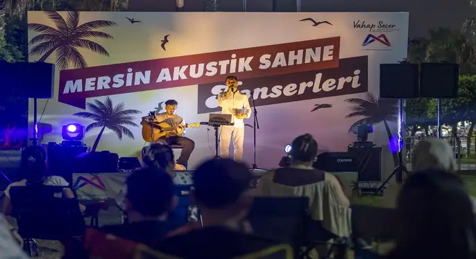 Büyükşehir’in Akustik Sahnesi Yaz Akşamlarına Ritim Katıyor