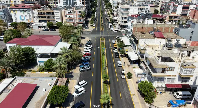 BÜYÜKŞEHİR ANAMUR’UN CADDELERİNİ EN GÜZEL HALİNE GETİRDİ