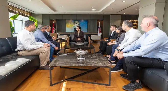YEŞİL BAYRAK BELGESİ, BAŞKAN VEKİLİ GÜLŞAH YILDIRIM GENÇ’E TAKDİM EDİLDİ