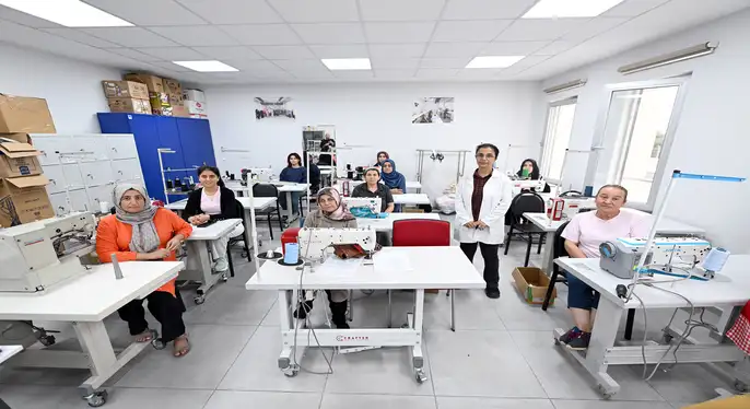MERSİN BÜYÜKŞEHİR’İN ÜCRETSİZ MERCEK KURSLARI İSTİHDAMA KAPI ARALIYOR