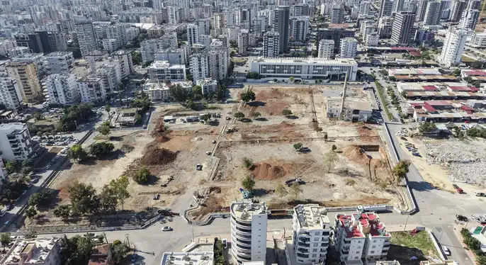 MERSİN BÜYÜKŞEHİR’DEN MEZİTLİ’YE 38 BİN METREKARELİK KENT MEYDANI…
